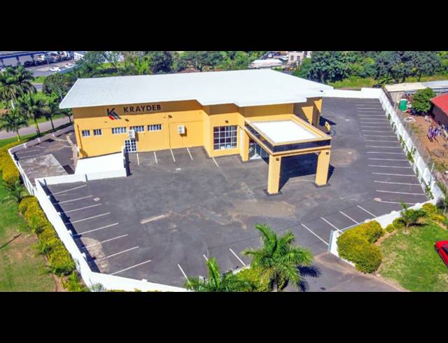 2,200M² BUILDING FOR SALE IN EVEREST HEIGHTS